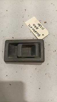 Poignee interieur porte laterale droite