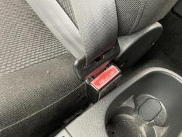 Attache ceinture avant droit