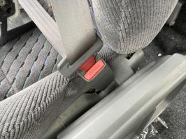 Attache ceinture avant droit