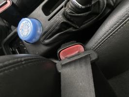 Attache ceinture avant droit
