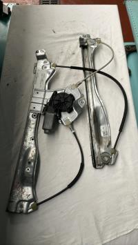 Leve vitre electrique avant droit