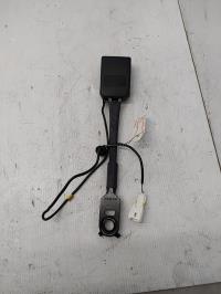 Attache ceinture avant droit