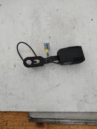 Attache ceinture avant gauche