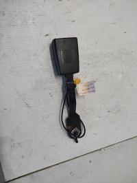 Attache ceinture avant droit