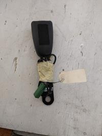 Attache ceinture avant droit