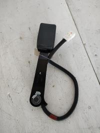 Attache ceinture avant droit