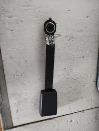 Attache ceinture avant droit