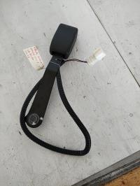 Attache ceinture avant gauche