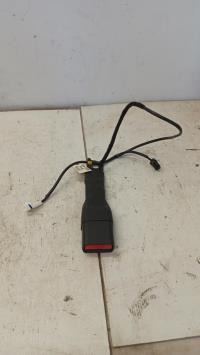 Attache ceinture avant droit