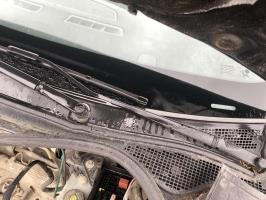 Moteur essuie glace avant