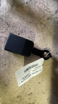 Attache ceinture avant gauche