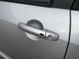Poignee porte avant gauche
