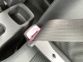 Attache ceinture avant gauche