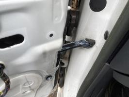 Arret de porte avant gauche