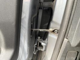 Arret de porte avant gauche