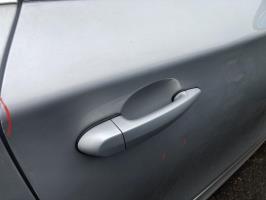 Poignee porte avant droit