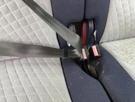 Attache ceinture arriere droit