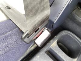 Attache ceinture avant droit