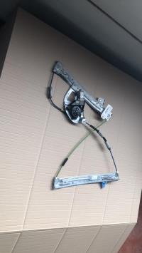 Leve vitre electrique avant droit