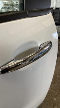 Poignee porte avant gauche