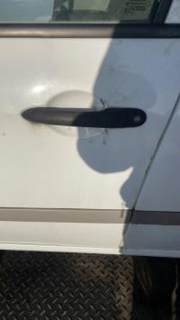 Poignee porte avant gauche