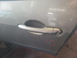 Poignee porte avant gauche