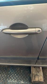 Poignee porte avant gauche