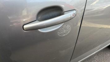 Poignee porte avant gauche