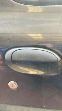 Poignee porte avant droit