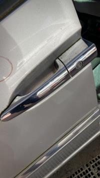 Poignee porte avant gauche
