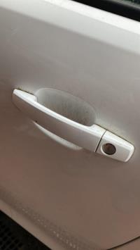 Poignee porte avant gauche