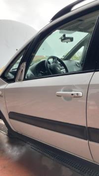 Porte avant gauche