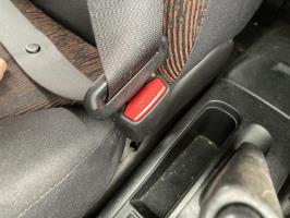 Attache ceinture avant droit