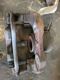 Etrier avant gauche (freinage)