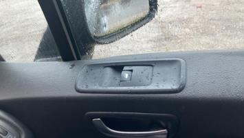 Interrupteur de leve vitre avant droit