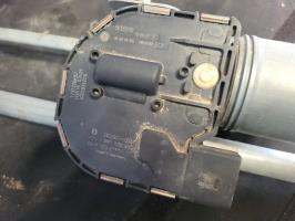Moteur essuie glace avant