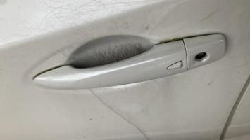 Poignee porte avant gauche