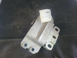Support moteur gauche