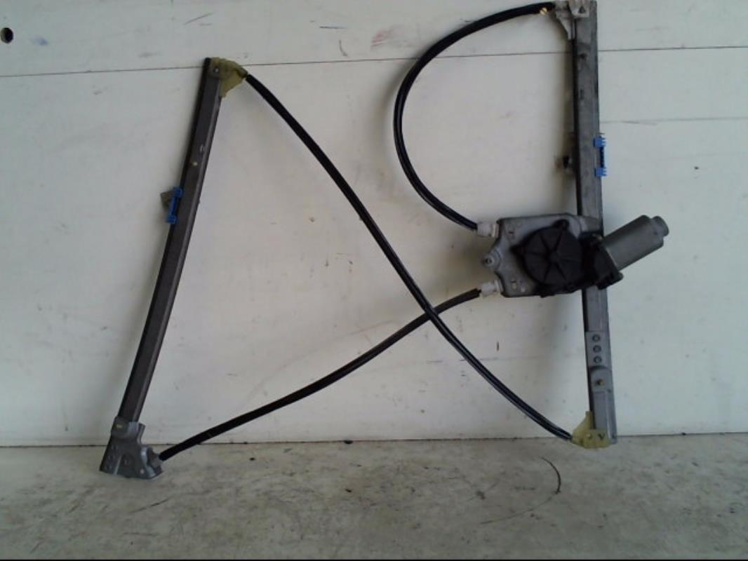 Vitre Avant Droit Pour Renault Laguna 2 Phase 1 Break – Référence 8200000385, D’occasion En Bon état