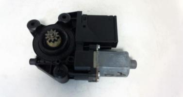 Moteur leve vitre avant droit