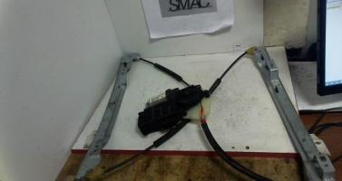 Leve vitre electrique avant gauche
