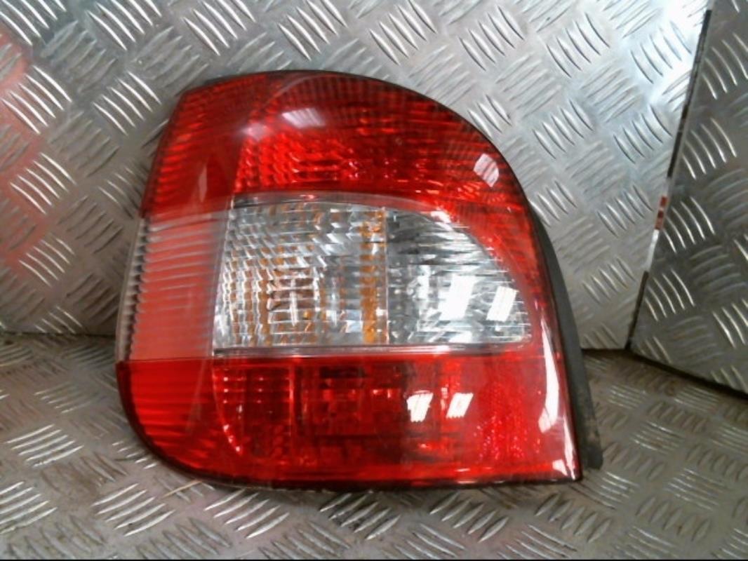 Fanale posteriore principale sinistro (luci)