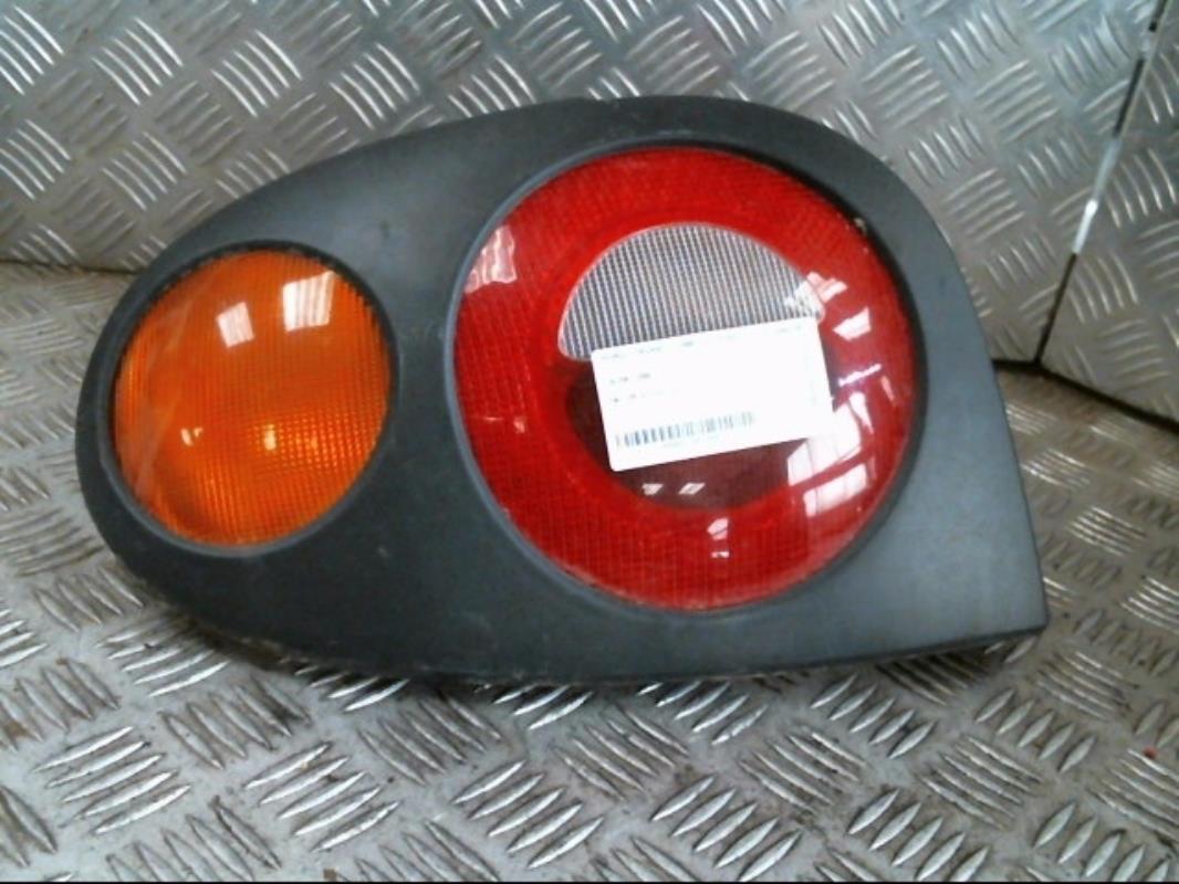 Fanale posteriore principale sinistro (luci)