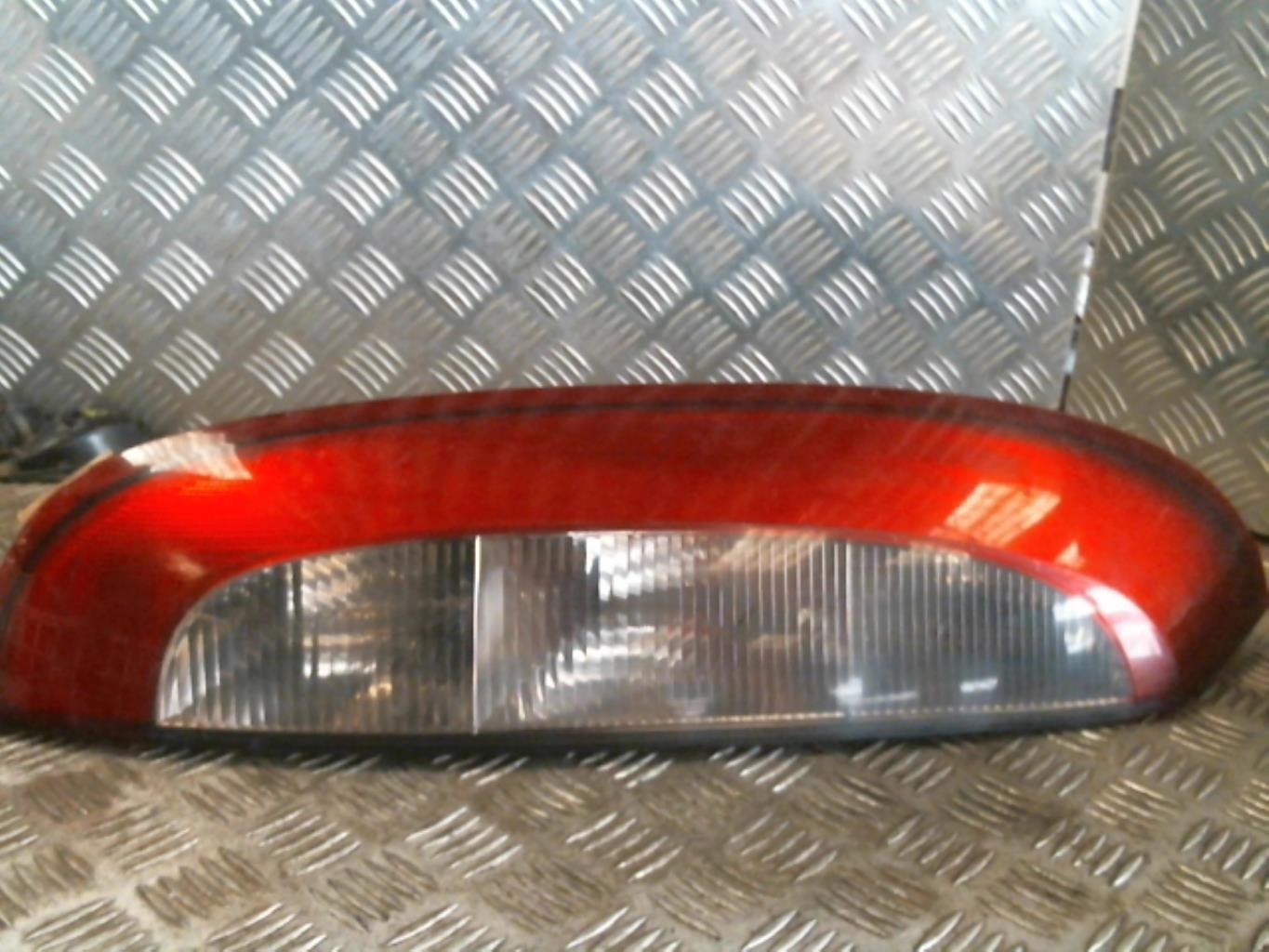 Fanale posteriore principale sinistro (luci)