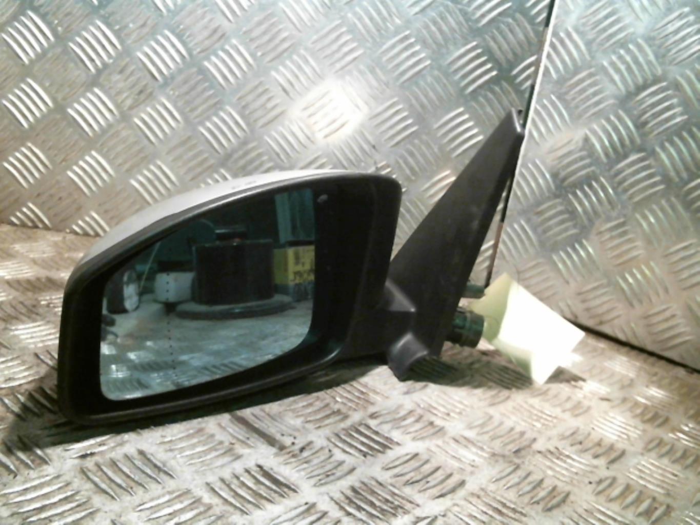Retrovisor izquierdo