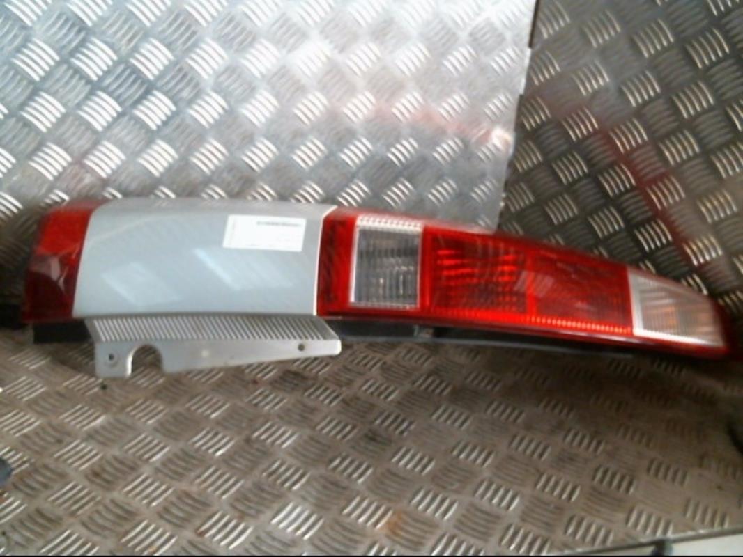 Fanale posteriore principale sinistro (luci)