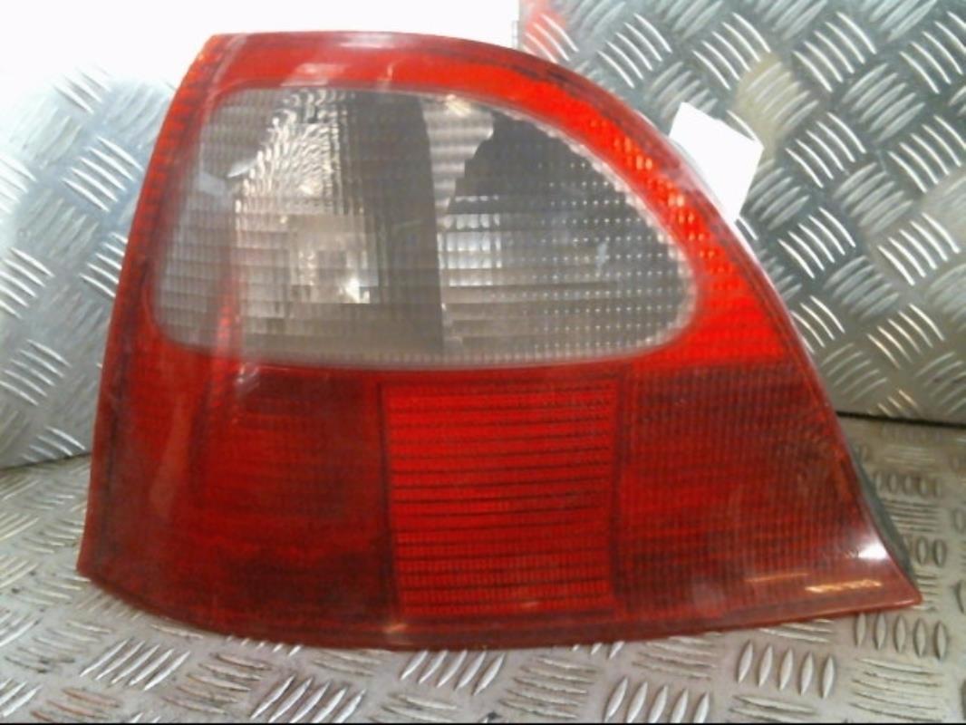 Fanale posteriore principale sinistro (luci)