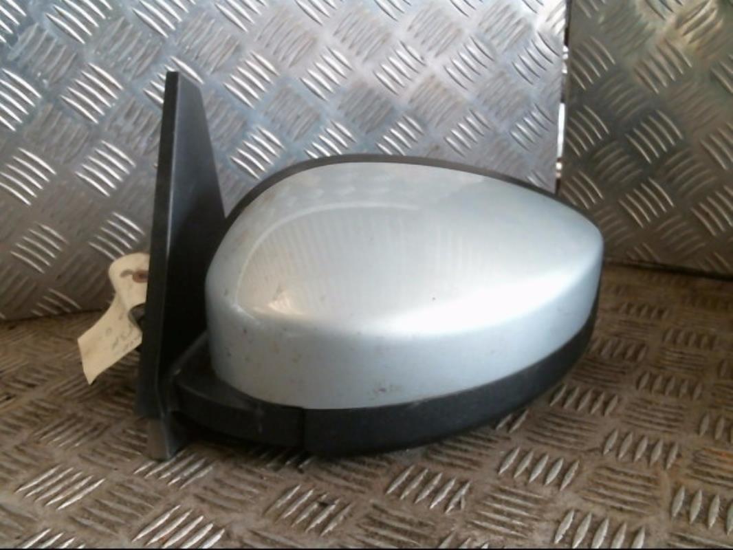 Retrovisor izquierdo