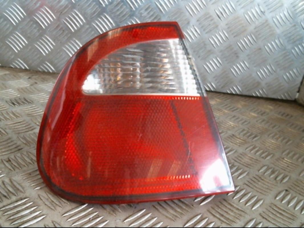 Fanale posteriore principale sinistro (luci)