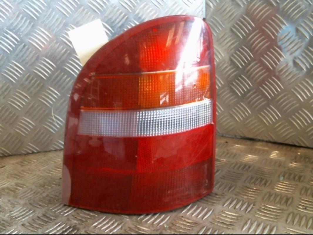 Fanale posteriore principale sinistro (luci)